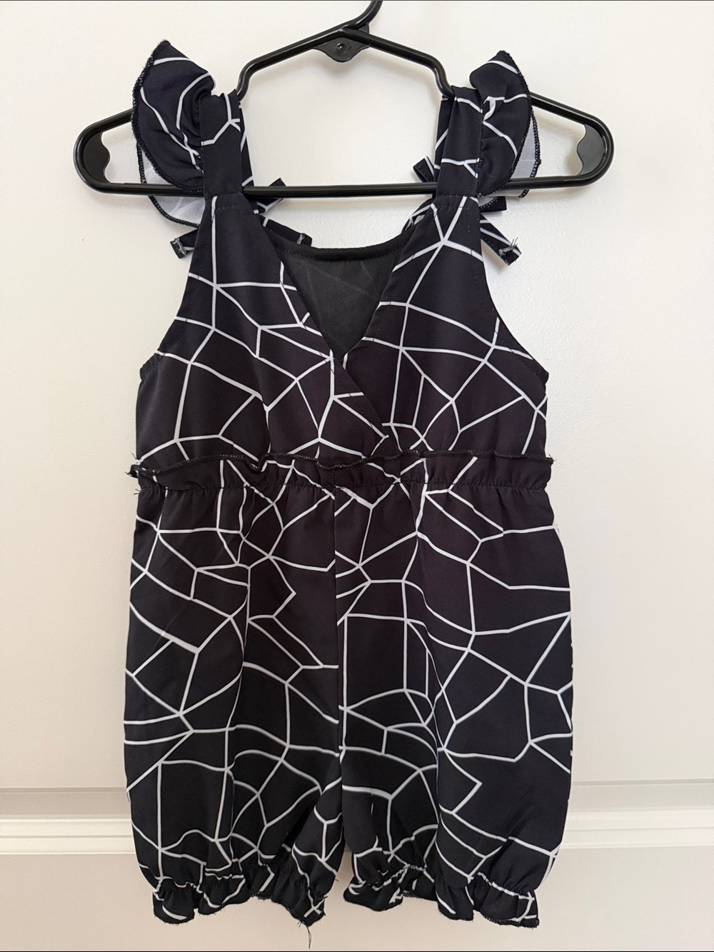 SHEIN Black and White Geometric Kids One-Piece Romper
